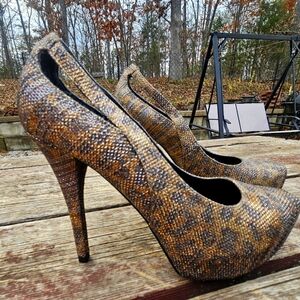 Guess Women's Bronze Sparkly Heels Size 7 Never been worn!
